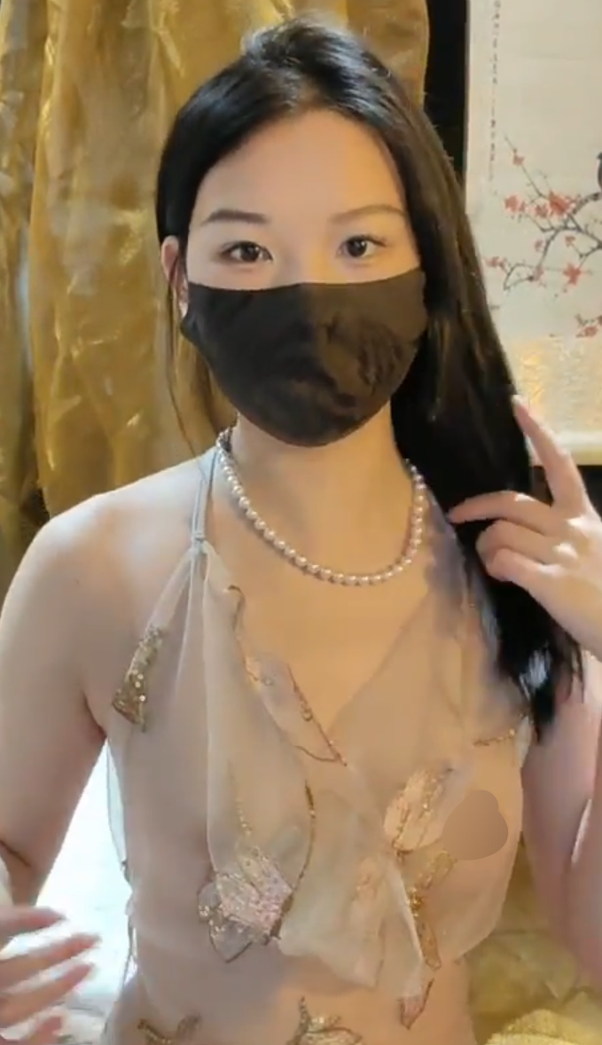 网红女主播大尺度自拍 1080P 15G