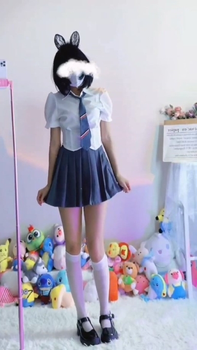 推特【小仙云】变装脱衣舞 9V 33分钟 716MB