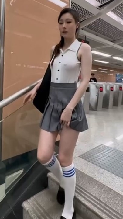 秀人网红 小逗逗 户外 1V 20分钟 1.78G