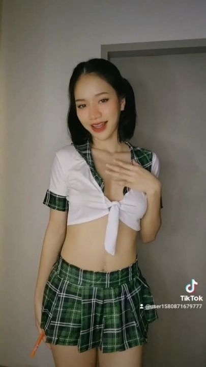 TIKTOK 华裔女网红 果舞 变装 整活 收集整理 68V 14分钟 414MB