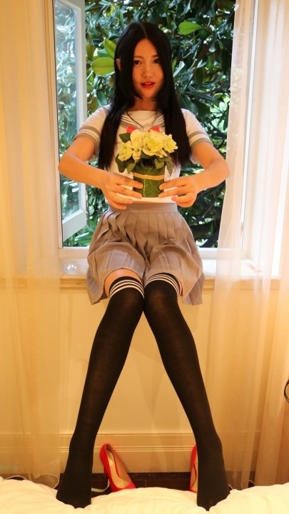 蜜舞团【严佳丽】大尺度私拍及花絮 98P 5V 16分钟 1.19G