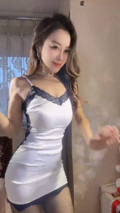 抖音 极品蜂腰大奶御姐 【真优美】 果舞 紫薇 24V 48分钟 2.29G