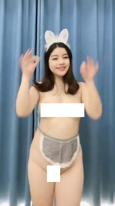 推特女菩萨【丸子原创】裸舞，户外露出紫薇勾引，胆量惊人 13V 21分钟 905MB