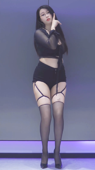 丰乳肥臀黑丝高跟热舞（5）