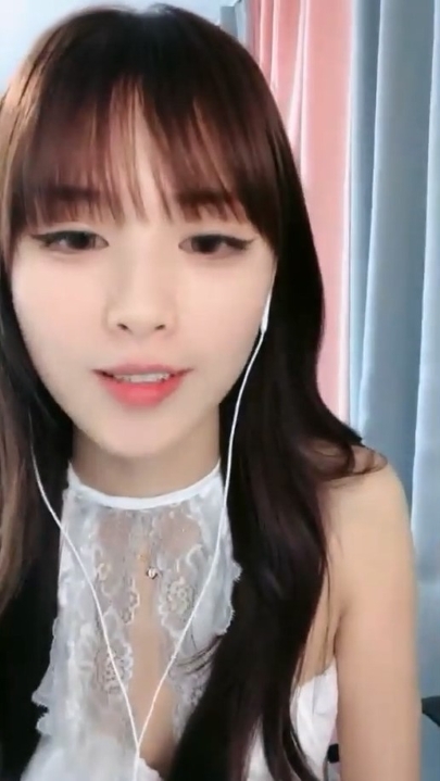 清纯貌美绿播唱歌主播混不下去了 下海直播 1V 1小时26分钟 857M