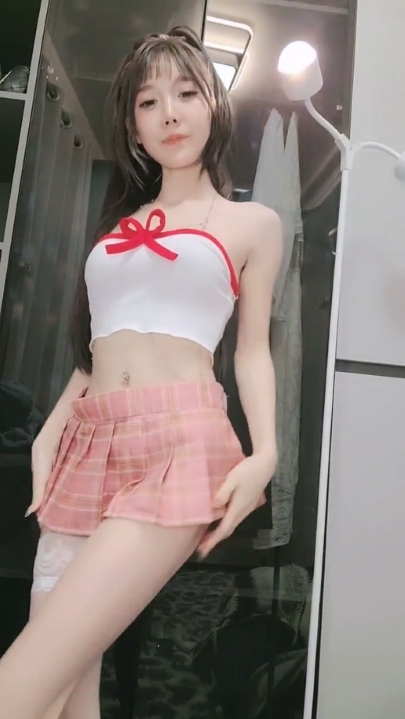 高颜值嫩妹【林骆熙】果舞 紫薇 10V 41分钟 467M