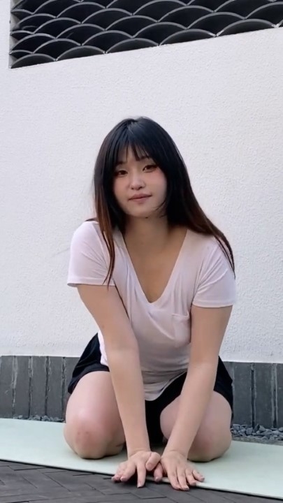 瑜伽博主【zhouyiqin】精品瑜伽展示 9V 1小时28分钟 1.66G