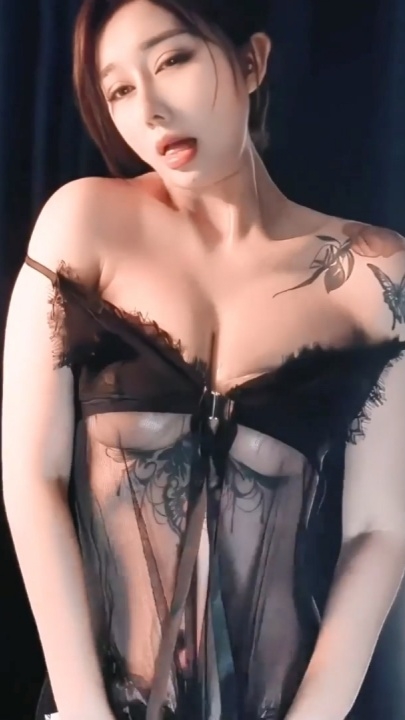 【超重磅】网易CC顶级女神【樱奈】裸舞掰屁股 大尺度长腿巨乳 骚舞 丝袜 极限诱惑 10v38分 w0213