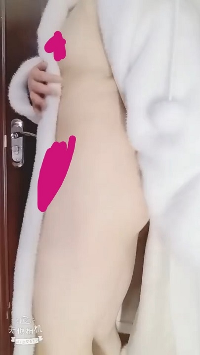 快手主播美丽高价定制直播时衣服漏点