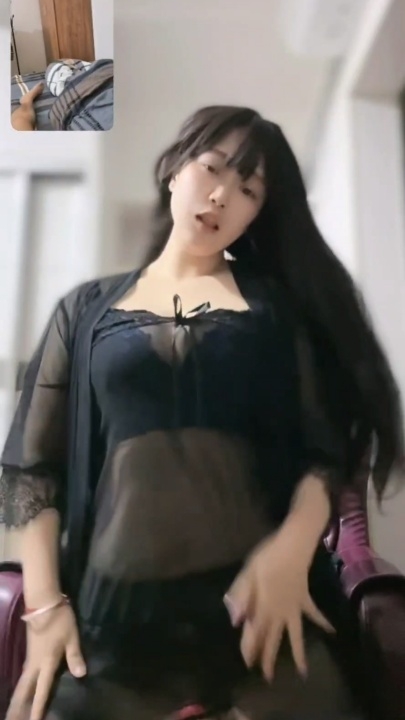 ❤️精品推荐❤️【花椒】黑丝御姐『奶茶给我喝一口』#语揉奶自#慰巨乳#语超会撩 3v24分 w0468