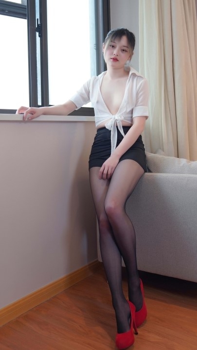 国模【欢欢】宾馆大尺度私拍 803P 1.02G