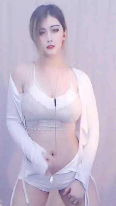 网易CC 卡戴珊麻雀 巨乳抖奶福利5V