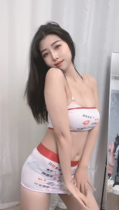 【CC 多多也结衣】巨乳女神 性感蕾丝骚内裤 极限尺度骚舞 4V7分 x425