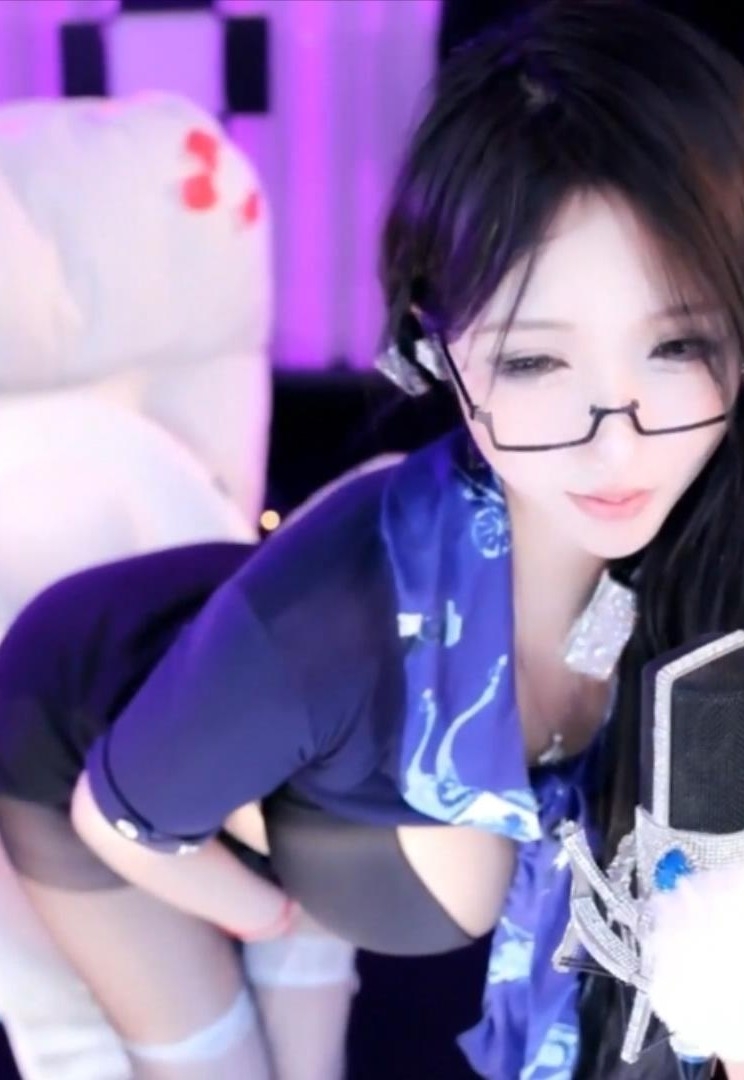 万元定制星秀极品女神【雅恩北北】高能福利，裸舞秀，自导自演伦3V