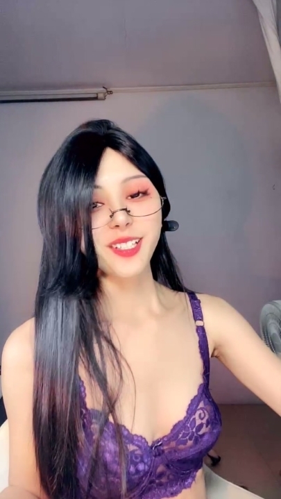 极品舔屏女神【蘸点蜜桃酱】太懂男人了，口技一流，各种模拟 8V 4小时+ 2.55G