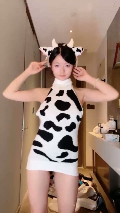 抖音网红【罗亦可】下海直播 1小时6分钟 703M