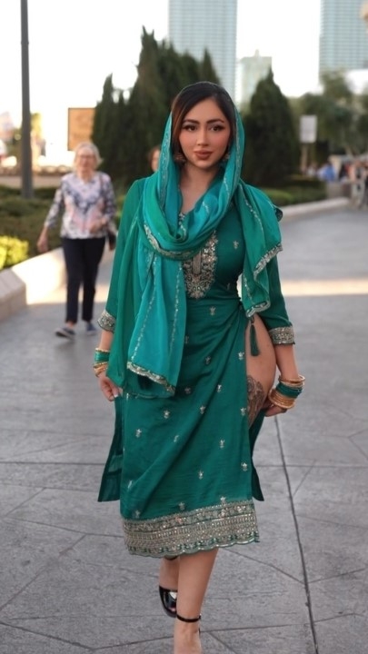 巨乳肥臀印度美女【seesethi】66P 3V 11分钟 594M