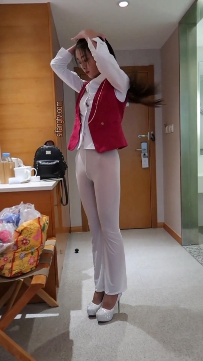 美丝摄影 095期 清纯长腿小妹 插入道具拍摄(4V 1.86G 70分钟)