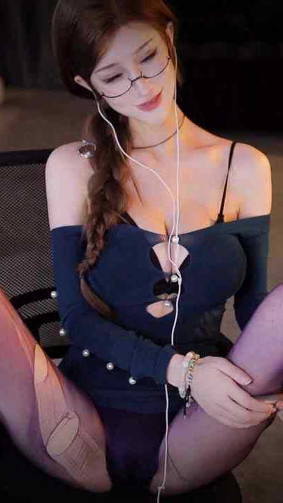 虎牙 张爱玲 美妇剧情挑逗福利直播1V【705M】