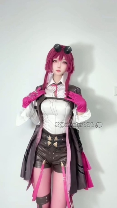 推特高颜Coser【希尔薇】大尺度裸舞 57P 19V 6分16秒 1.45G