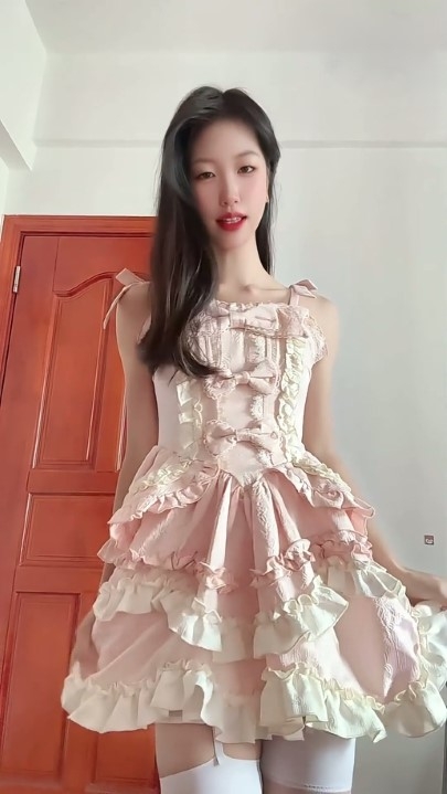 推特【受肉完犊子】20号美女果舞紫薇 18V 31分钟 2.2G