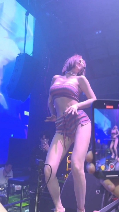 #网红 #女DJ 现场大尺度真空乳沟 后摇 跪摇 9V28分 w0960