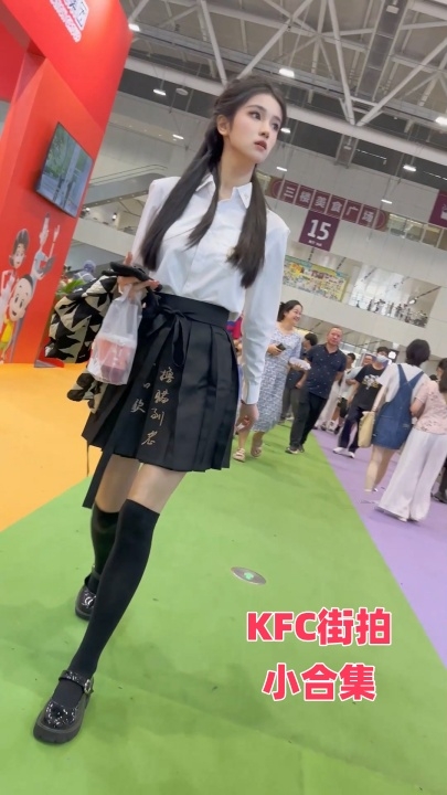 街拍大神『KFC』202507合集31V 5.7G 全是青春靓妹 好看的小姐姐 HJ0017