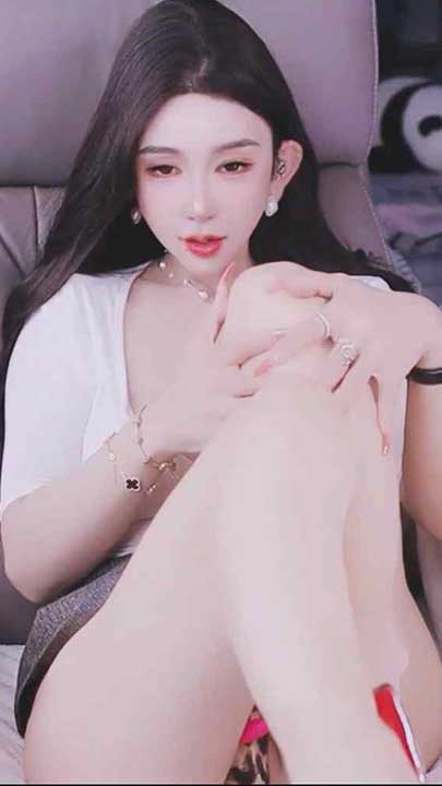 ST站 Liora 顶级巨乳御姐，热舞道具热舞诱惑10V【12.5G】