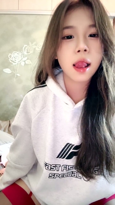 颜值嫩妹【小娇柒】奶子超美小穴粉 9V 9小时 5.53G