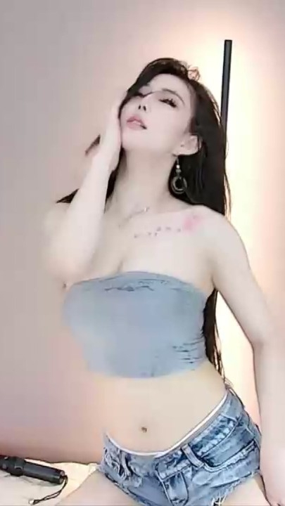 虎牙骚主播【桃一】裸舞诱惑 40V 4小时40分钟 5.66G