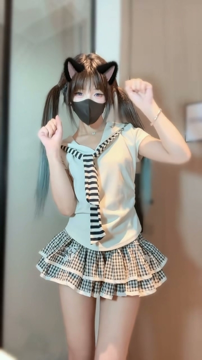 10月推特新晋裸舞福利姬【小钰】顶级身材，动感丝滑裸舞 30V 9分钟 4.34G