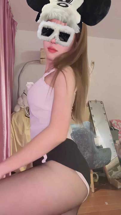 快手 冰子乖乖的 苗条嫩妹抖臀揉胸骚舞6V【800M】