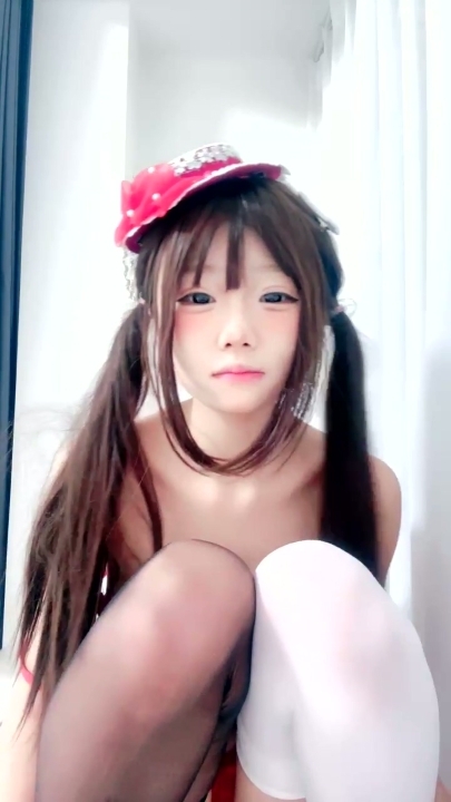 颜值嫩妹【阿拉蕾】双马尾嫩穴，裸舞诱惑，道具自慰喷水 8V 5小时 3.04G