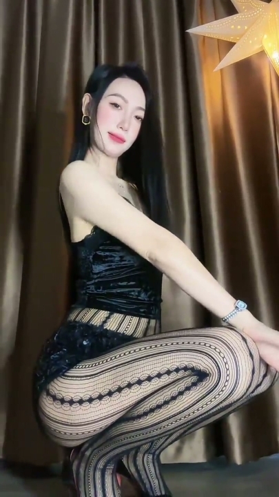 抖音美少妇【拾壹】脸穴同框自X长腿丝袜高跟超带感 6V 28分钟 2.04G