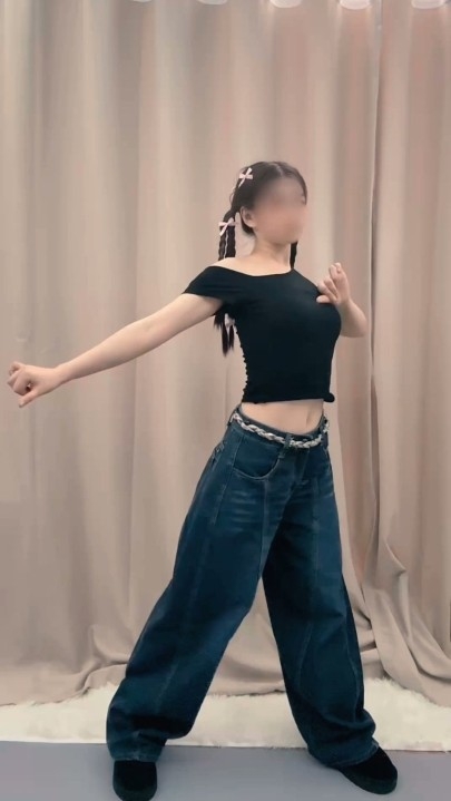 最新推特舞姬【小乔 希尔薇 艾娃】三合一 1.65G