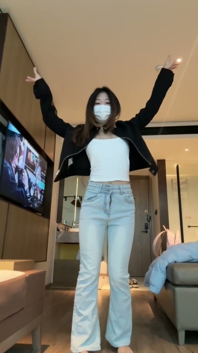 反差萌妹福利姬 土豪定制 裸舞 10V 20分钟 1.39G