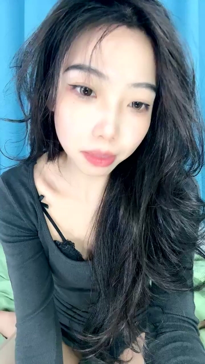 颜值嫩妹【小施施】完全痴女化，自慰潮喷 7V 4小时51分钟 3.19G