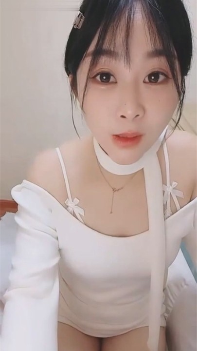 颜值嫩妹【楚木木】抖音下海放不开，道具自慰高潮 8V 5小时 3.98G