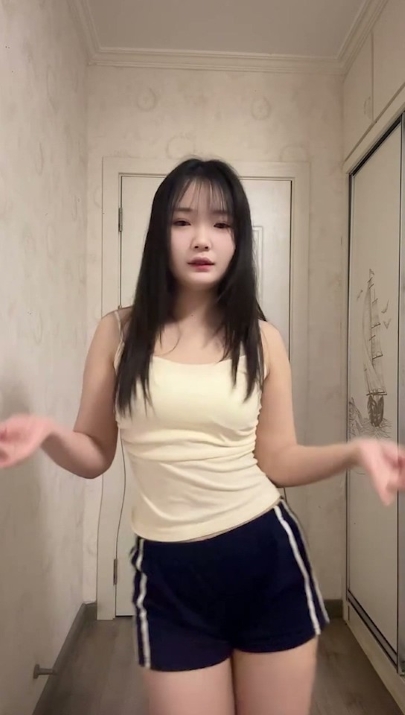 快手舞蹈区【芹菜】裸舞紫薇 9V 12分钟 587M