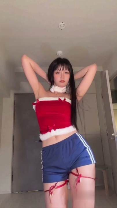 艺校活泼露脸美女【玉米yum_707】+推特裸舞定制大神【炒肉哥】2V 14分钟 1.44G