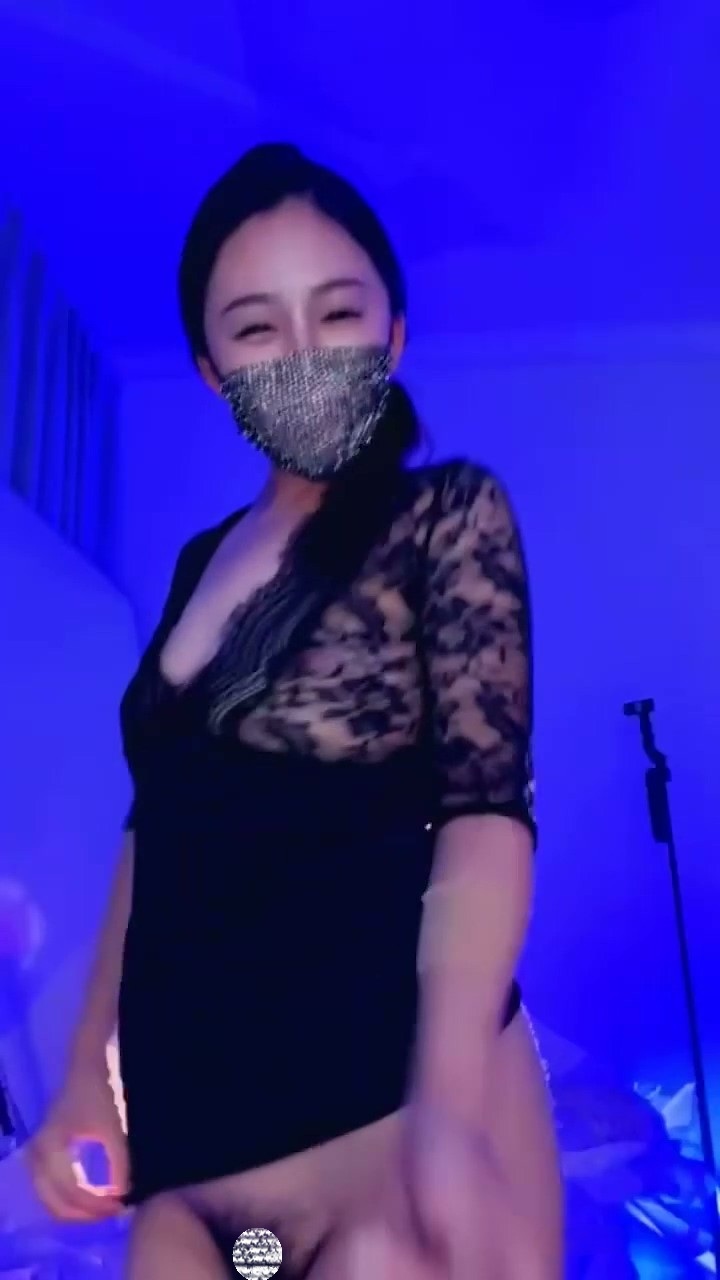 有颜值有身材，骚气十足【御姐西西】丝滑裸舞挑逗 8V 49分钟 1G