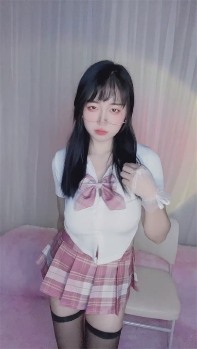 快手颜值嫩妹【玥可爱】纯欲天花板，高潮脸，道具自慰高潮 7V 32分钟 1.16G