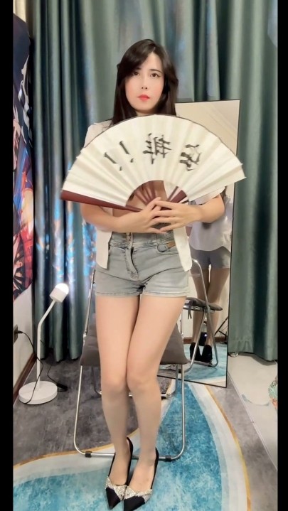 【快手】极品轻熟少妇『蝶蝶姐』裸舞自慰合集15V 2小时28分 5.09G