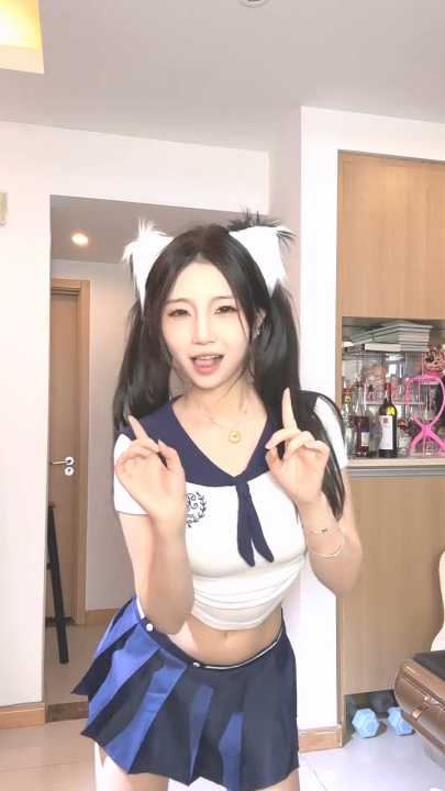 ⚫️最新快手泄密！高颜值长腿美女【小小张】最新裸舞定制，粉嫩骚穴怼镜头自慰19v40分W1642