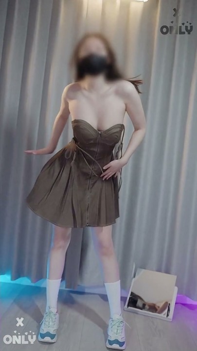 推特裸舞女王【MissDong咚小姐】最新三联屏剪辑，无水印原版 37分钟 3.92G