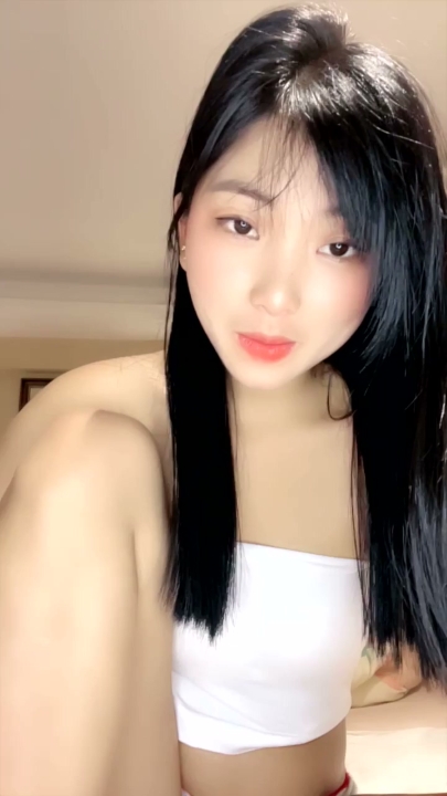 呆萌眼镜妹【康妹】收费秀 8V 5小时 3G