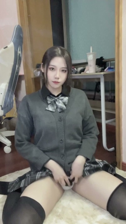 网红脸福利姬【以理服人藜藜子】高价私拍,脸穴同框道具自慰 5V 21分钟 1.68G