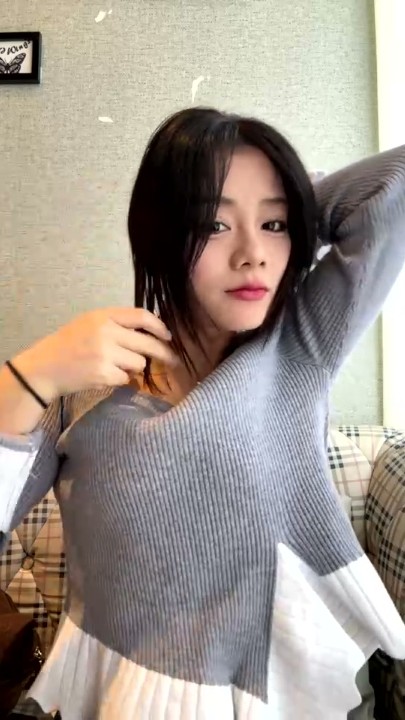 大胆御姐【Asia-GoodLuck】户外紫薇 2V 3小时 2.57G