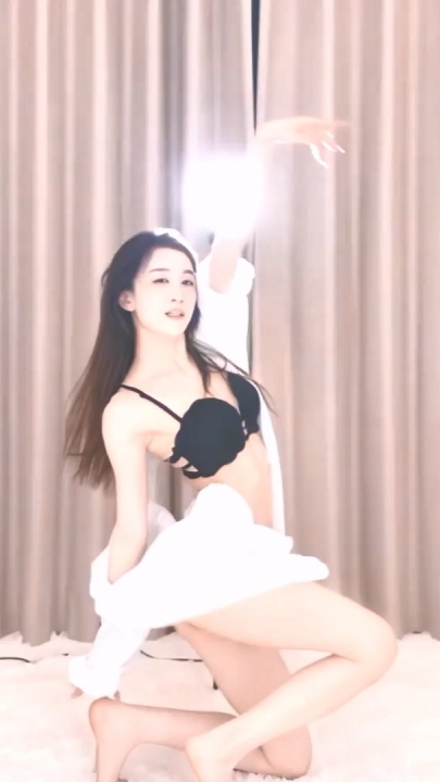 【stripchat】Dancing Coco 很罕见的专业级别舞蹈主播 3V12分 W1701