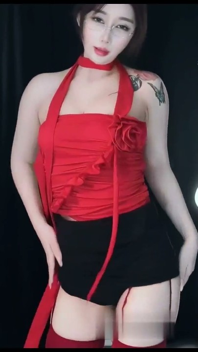 网易CC【熙熙酱】重金定制，脸点同框劲爆裸舞自慰抖臀，三联屏 33分钟 1.25G